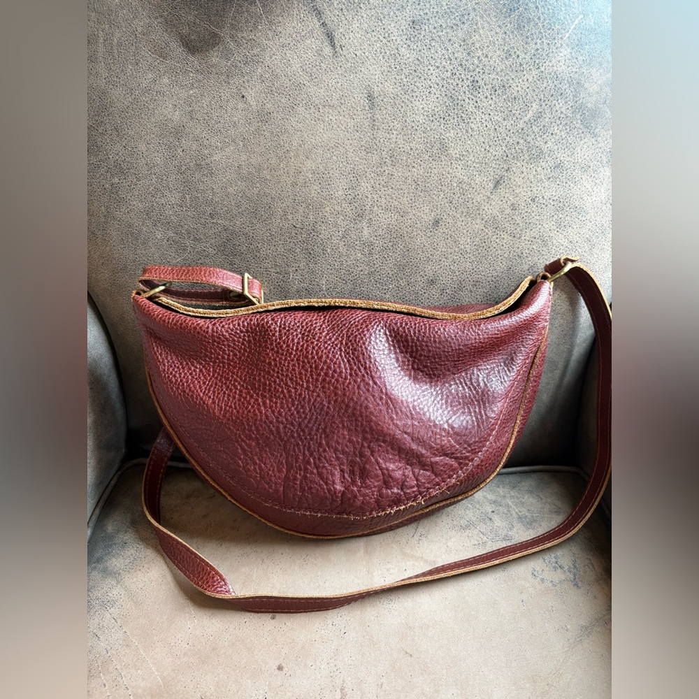 VGUC Almost Perfect Portland Leather Goods Large  Koala sling in Nutmeg
